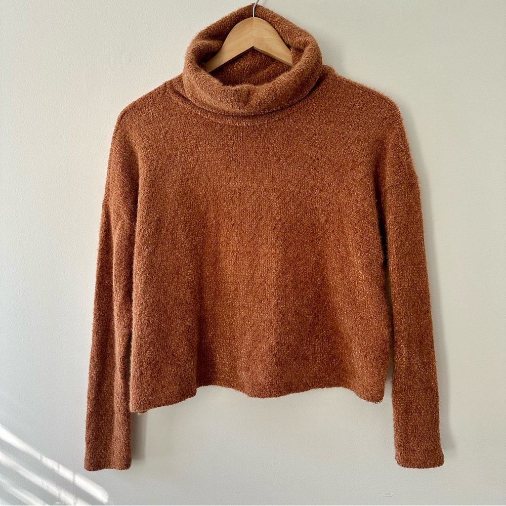 Sadie & Sage orange cropped oversize turtleneck Size Small